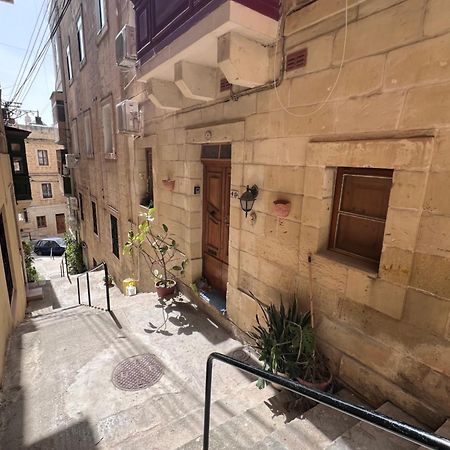 Three Apartment بيرغو المظهر الخارجي الصورة